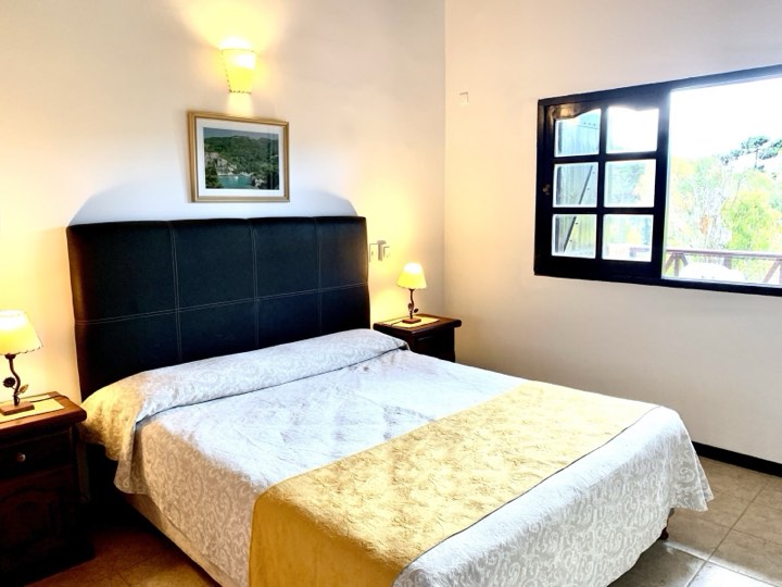 Dormitorio con cama Queen de una cabaña – La Cascada, Valeria del Mar