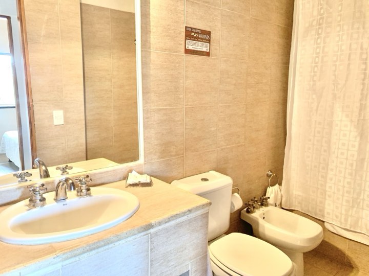 Baño completo con bañera de una cabaña – La Cascada, Valeria del Mar
