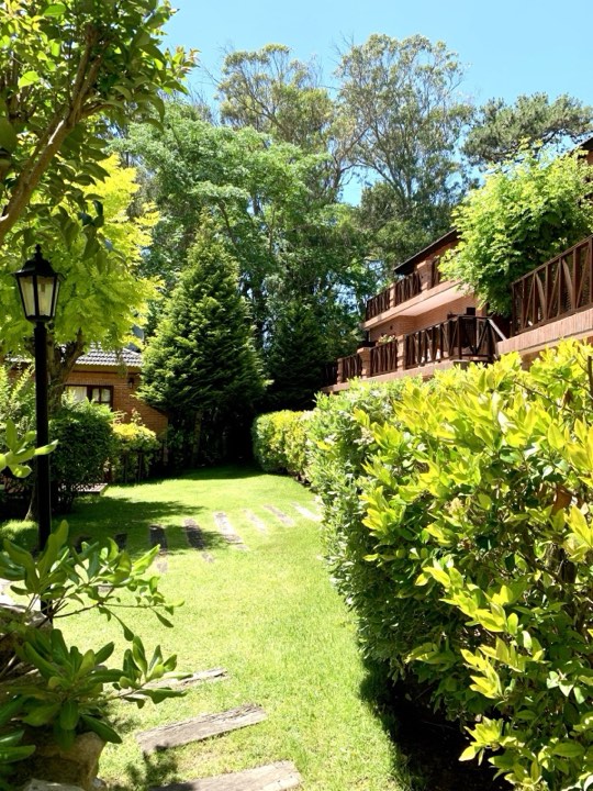 Jardín este del complejo – La Cascada, Valeria del Mar
