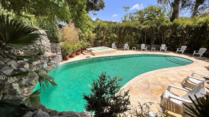 Piscina climatizada vista desde la cascada – La Cascada, Valeria del Mar