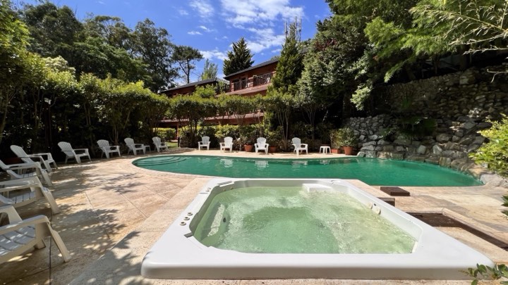 Piscina climatizada y jacuzzi de día – La Cascada, Valeria del Mar